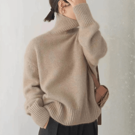 Turtleneck Cashmere Sweater with Ribbed Cuffs in Solid Pattern