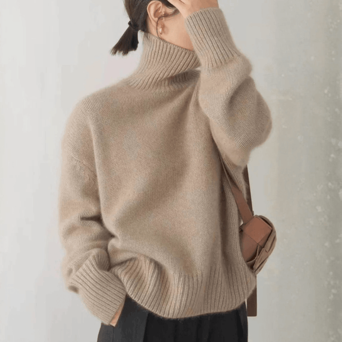 Turtleneck Cashmere Sweater with Ribbed Cuffs in Solid Pattern