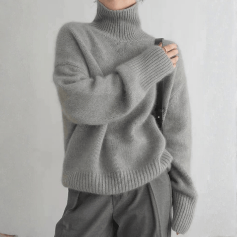 Turtleneck Cashmere Sweater with Ribbed Cuffs in Solid Pattern