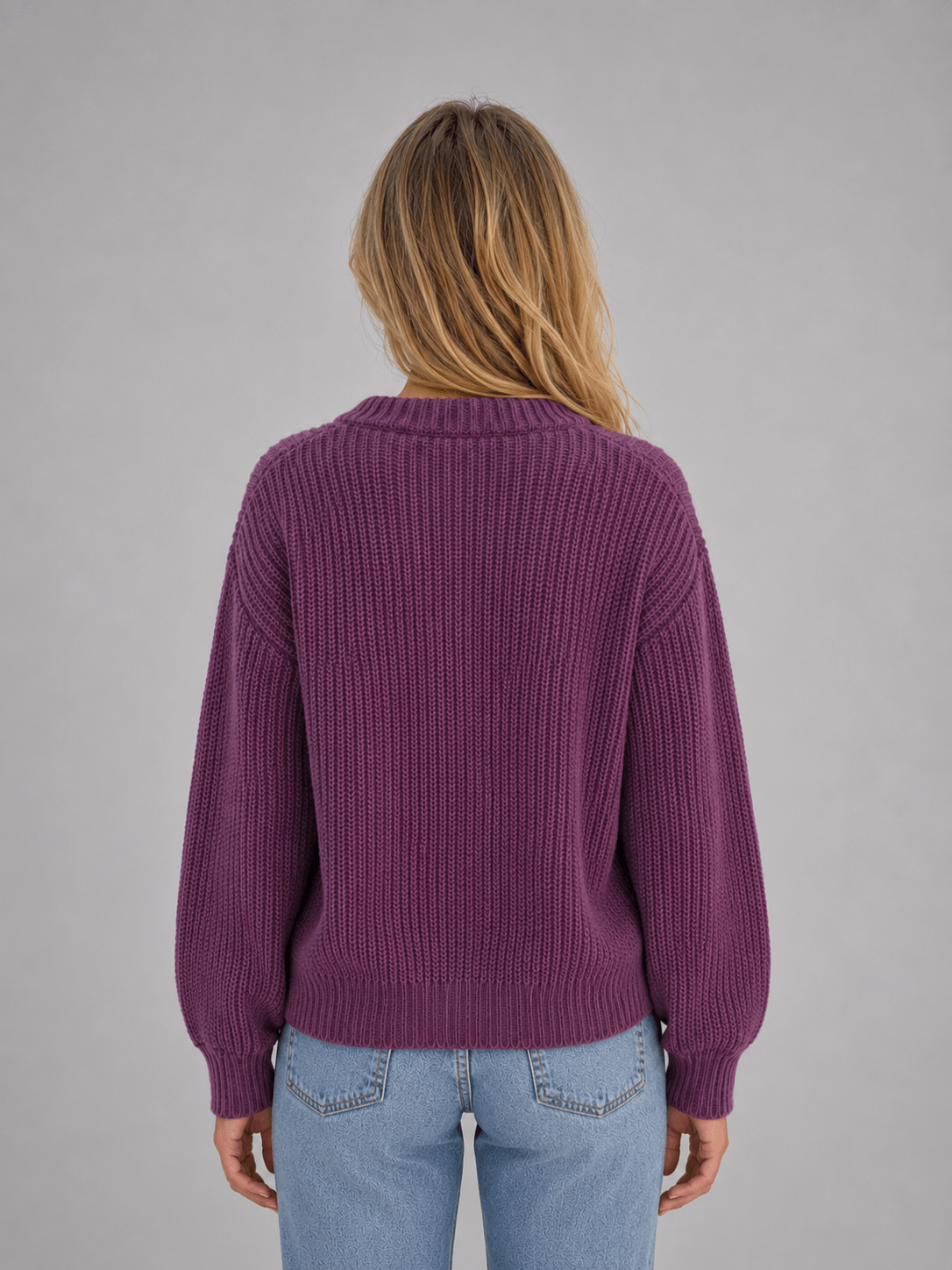 Women's Chunky Ribbed Knitted Cardigan with V-Neck and Button Front