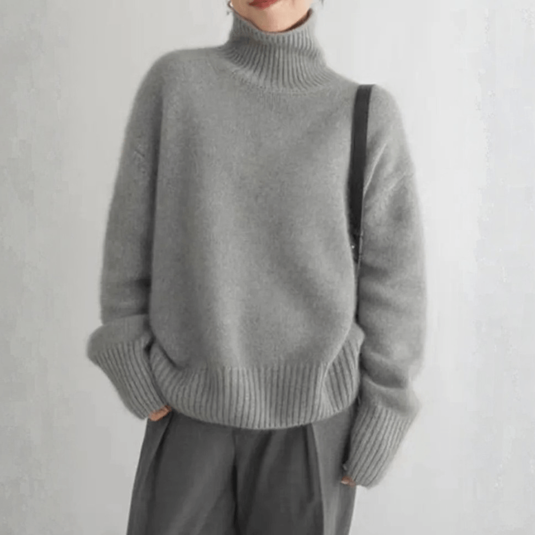 Turtleneck Cashmere Sweater with Ribbed Cuffs in Solid Pattern