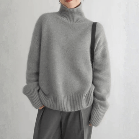 Turtleneck Cashmere Sweater with Ribbed Cuffs in Solid Pattern